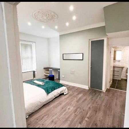 Lovely 1-Bedroom Apartment, Free Street Parking Newcastle upon Tyne Exteriér fotografie